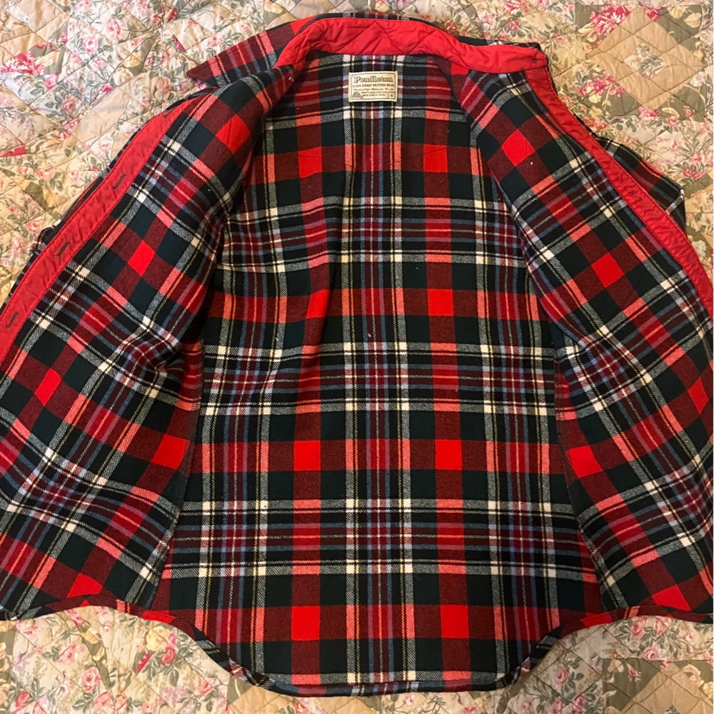 80’s Vintage Pendleton Plaid Wool Shirt. In flawless condition! Small. - Picture 5 of 7